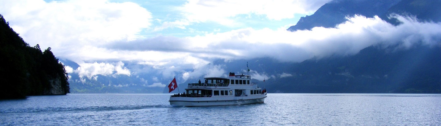 Passagierschiff auf dem Brienzer See.