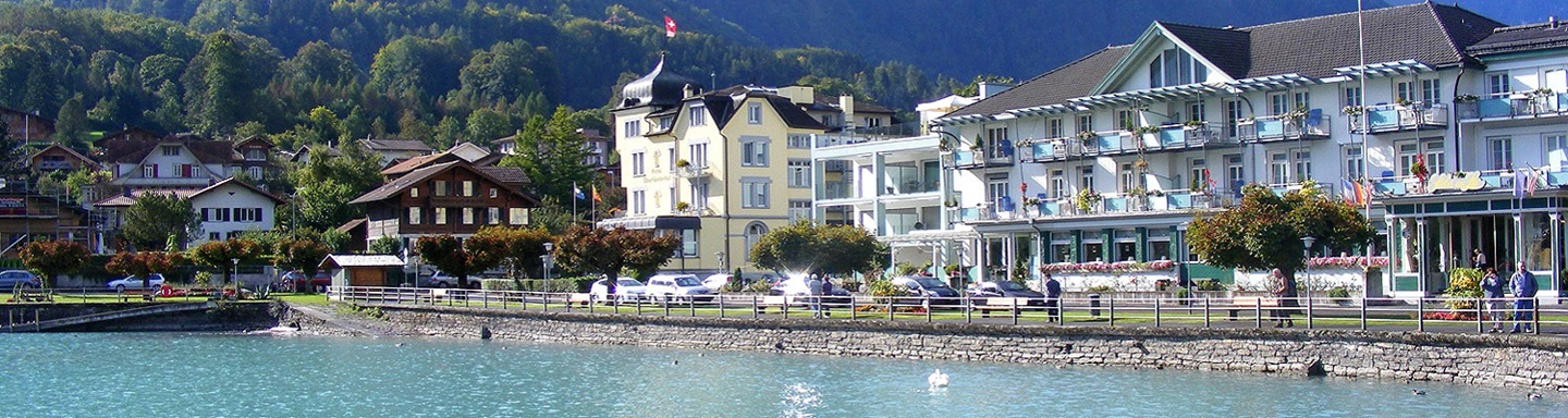 Uferpromenade am Brienzersee bei Interlaken.