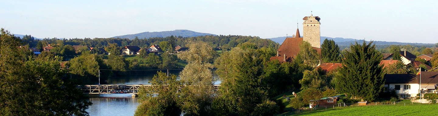 Idyllisches Dorf an der Aare.