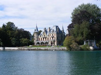 Blick auf Schloss Seeburg bei Iseltwald